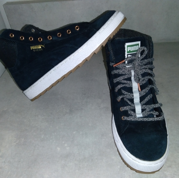 PUMA Womens  sz 9 Black SUEDE GUM BOTTOM CLASSIC SNEAKERS - Picture 1 of 6